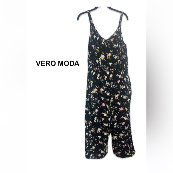 Vero Moda Floral Sleeveless Jumpsuit Size Large - Picture 1 of 11